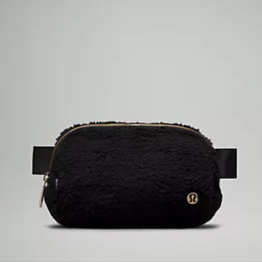 Lululemon Everywhere Belt Bag